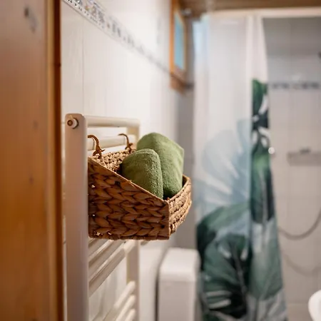 דירה Alpenwohnung In Mit Garten, Bergblick & Parkplatz לאקס